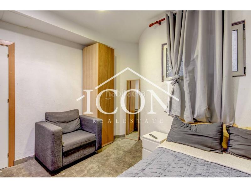 Foto f2e9c15f-17a7-44a3-8b32-38d18f7f8a26. Duplex in Guinardó Barcelona