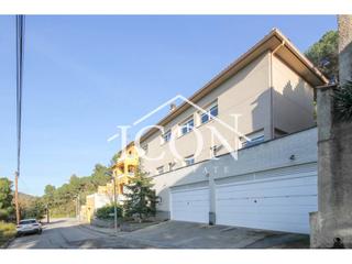 Xalet  Segrià. Chalet en venta en sant fost de campsentelles