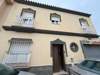 Reihenhaus in Núcleo urbano. Vivienda tipo casa adosada en la zona de fuente amarga