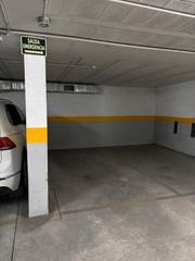Aparcament cotxe a Núcleo urbano. Plaza de aparcamiento subterránea en el centro