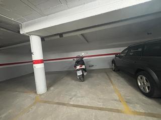 Aparcament cotxe a Núcleo urbano. Plaza de aparcamiento doble subterránea en el centro