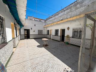 Maison jumelée à Núcleo urbano. Casa adosada a reformar a la venta en el centro