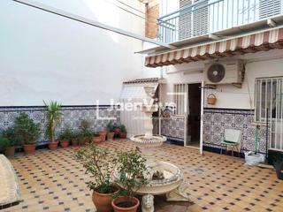 Casa  Las minas. Estupenda casa con gran patio y cochera junto a arquitecto berge