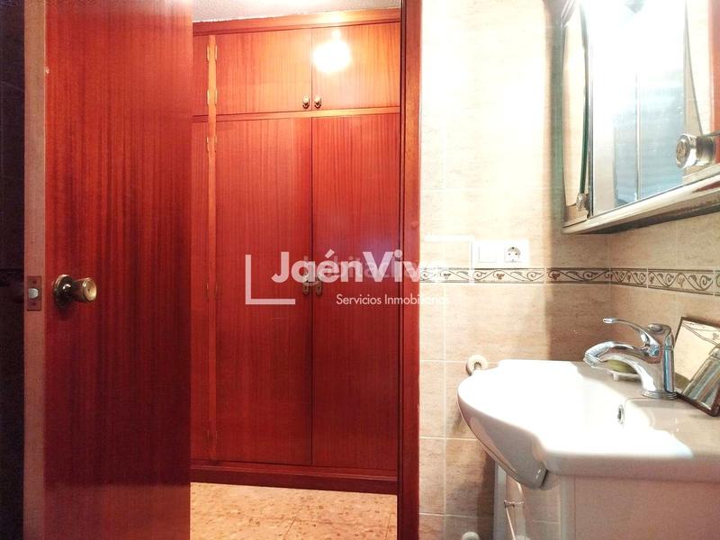 Foto 66e4f484-5d33-4b05-a241-0ac1a2476067. Penthouse with heating parking in Avda de Madrid - Pº de la Estación Jaén