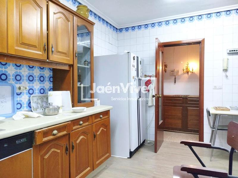 Foto f378660e-b28d-4a3f-9c2a-1830d8850d2b. Penthouse with heating parking in Avda de Madrid - Pº de la Estación Jaén