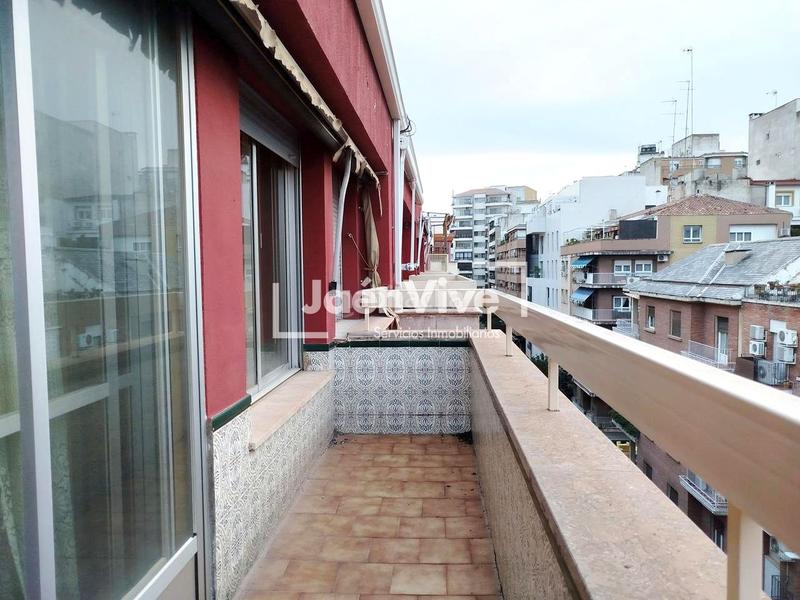 Foto fcb44102-8fbb-4a14-9950-752ff2365a01. Penthouse with heating parking in Avda de Madrid - Pº de la Estación Jaén
