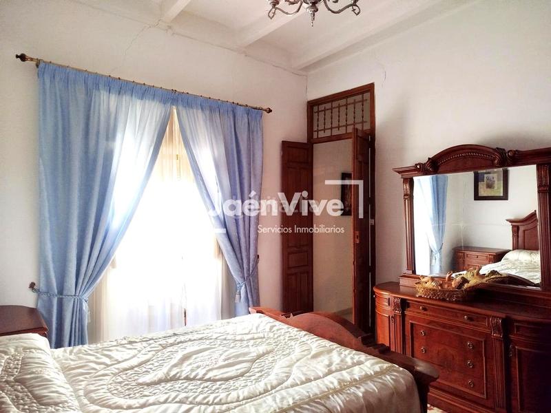 Foto 40ef8e4f-b2dd-41c6-8583-84117f964a92. Semi detached house in Ctra. Circunvalación - La Magdalena Jaén