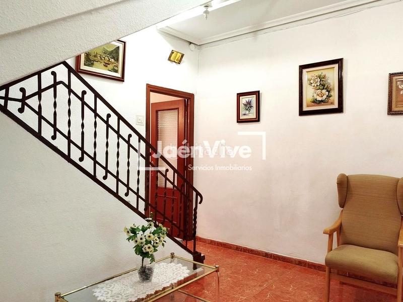 Foto c1f3f8fc-6c1a-45d8-b380-7d0ffc39b937. Semi detached house in Ctra. Circunvalación - La Magdalena Jaén
