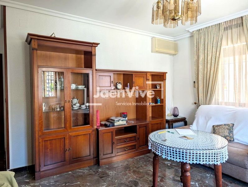 Foto 7d96cfeb-131e-45dd-8a20-2f99c257d8dc. Casa adossada amb calefacció aparcament a Belén - San Roque Jaén