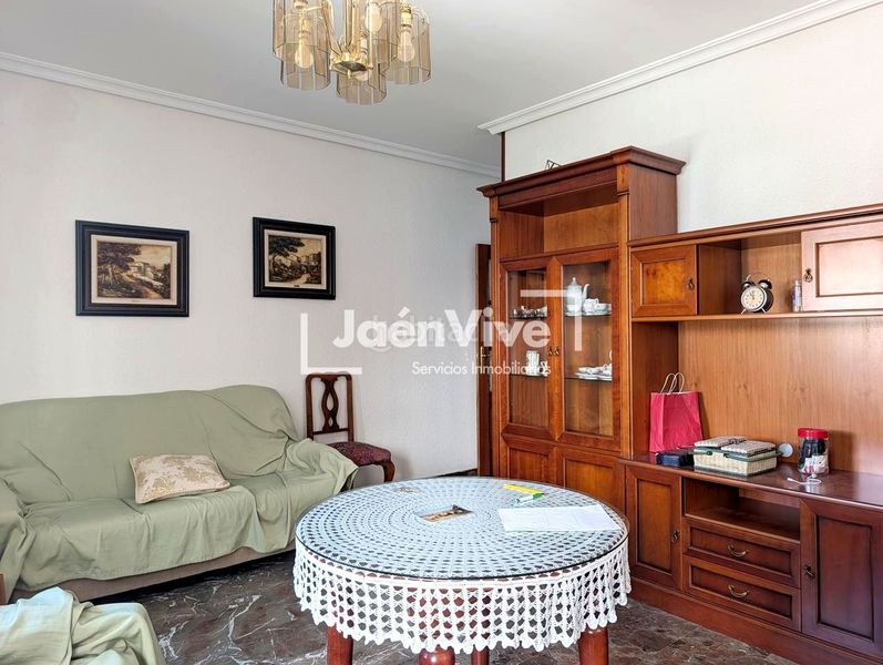 Foto b58bdec1-d938-4aa1-979b-879ea7267917. Casa adossada amb calefacció aparcament a Belén - San Roque Jaén
