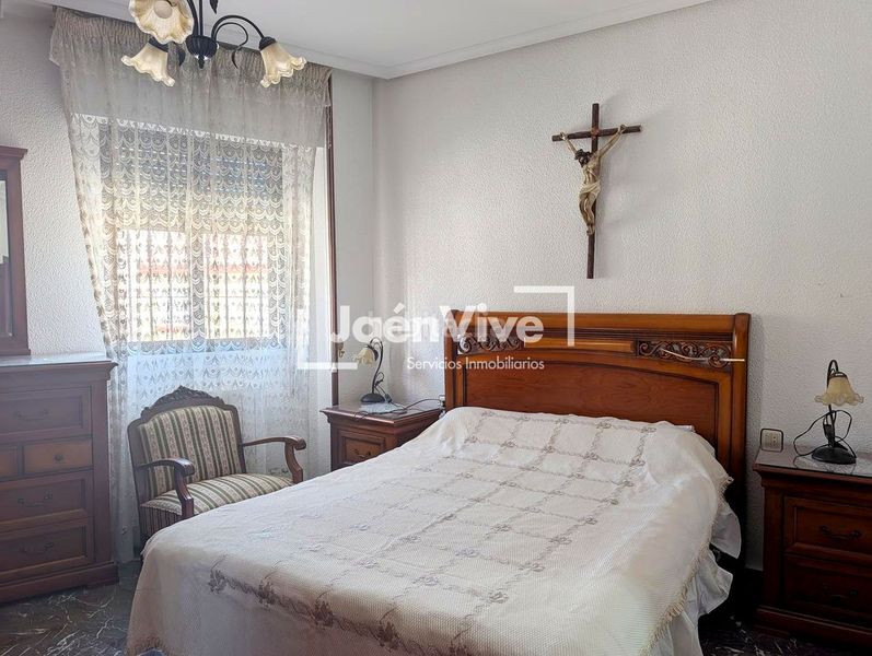 Foto df892731-f67a-4cdd-8eb2-c1cb0d2913e8. Casa adossada amb calefacció aparcament a Belén - San Roque Jaén