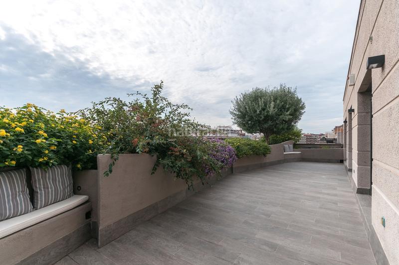 Foto 4dba5914-ab25-46a5-bcb8-89350b72bcad. Penthouse with heating parking in La Nova Esquerra de l´Eixample Barcelona