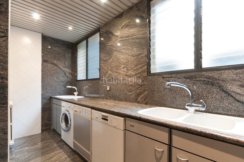 Foto 76baca07-730a-4ea7-ba16-55bee3b59f78. Penthouse with heating parking in La Nova Esquerra de l´Eixample Barcelona