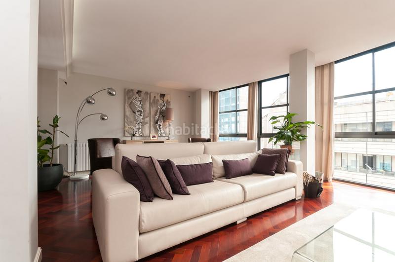 Foto f0aff8f6-8118-49fc-980b-542eb15ea6d2. Penthouse with heating parking in La Nova Esquerra de l´Eixample Barcelona