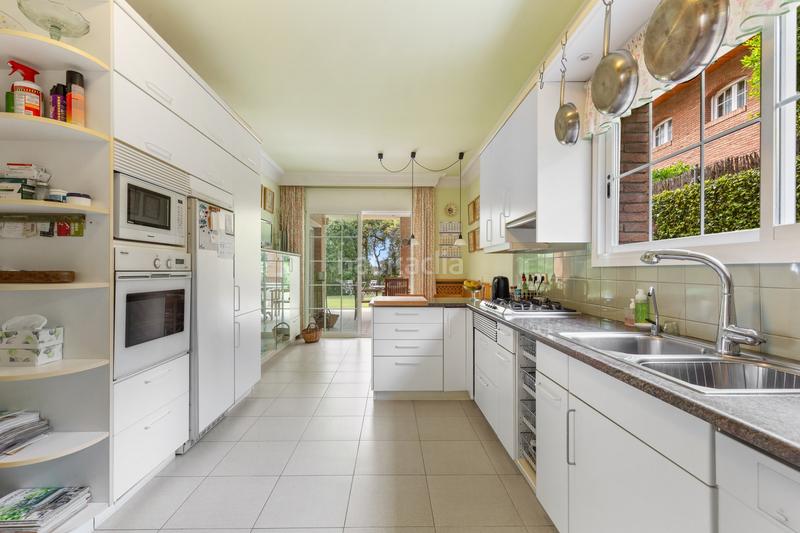 Foto cb8228b1-237e-46f9-9912-2114548af412. Casa amb calefacció aparcament a La Plana-Bellsoleig Sant Just Desvern