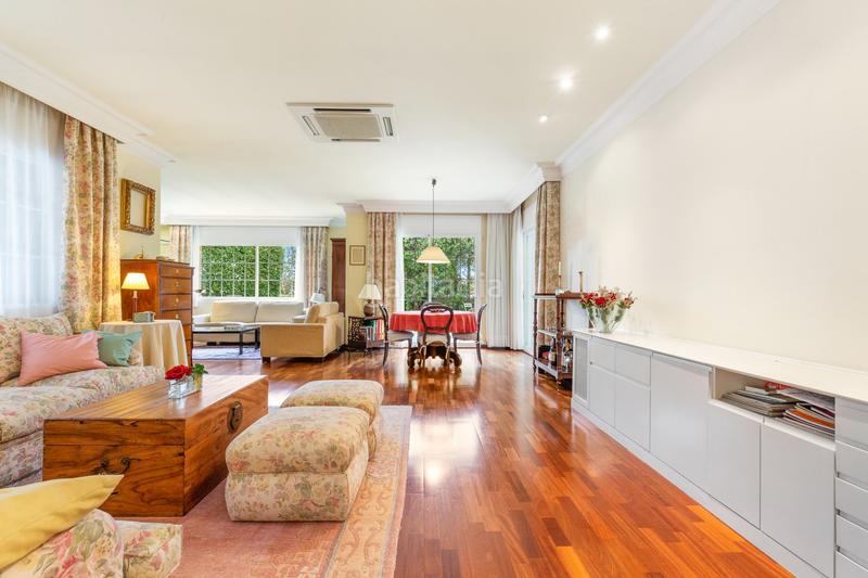 Foto 121f5a7e-7b2b-4474-9c6a-38c00eade4c3. Haus mit heizung parking in La Plana-Bellsoleig Sant Just Desvern