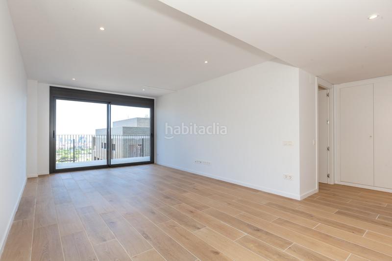 Foto 5b5d425b-6858-4bb0-a824-a88946318c19. Location rez-de-chaussée avec chauffage parking piscine dans Esplugues de Llobregat