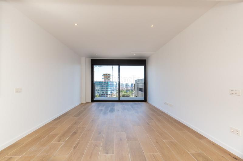 Foto d132aff8-5c37-452b-a0a4-d9343e86abbc. Location rez-de-chaussée avec chauffage parking piscine dans Esplugues de Llobregat