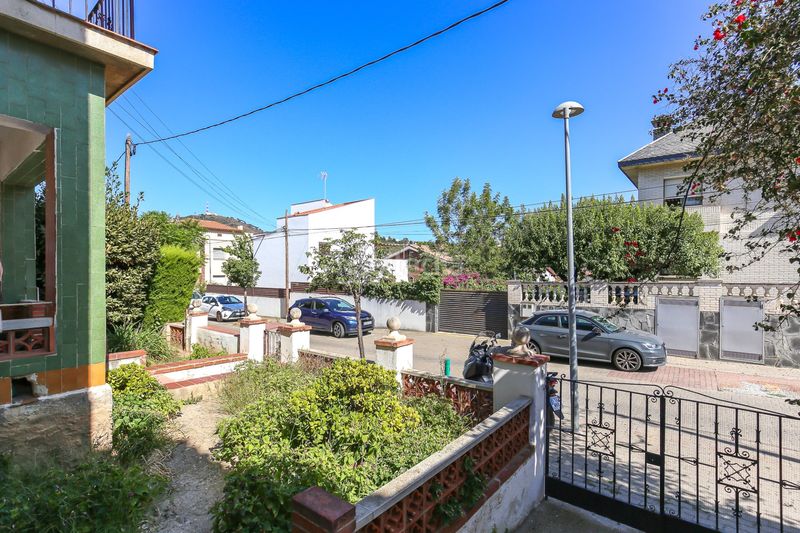 Foto bdde6c08-b5c1-4bd6-bed6-3c357e552aea. Casa amb aparcament a La Plana-Bellsoleig Sant Just Desvern