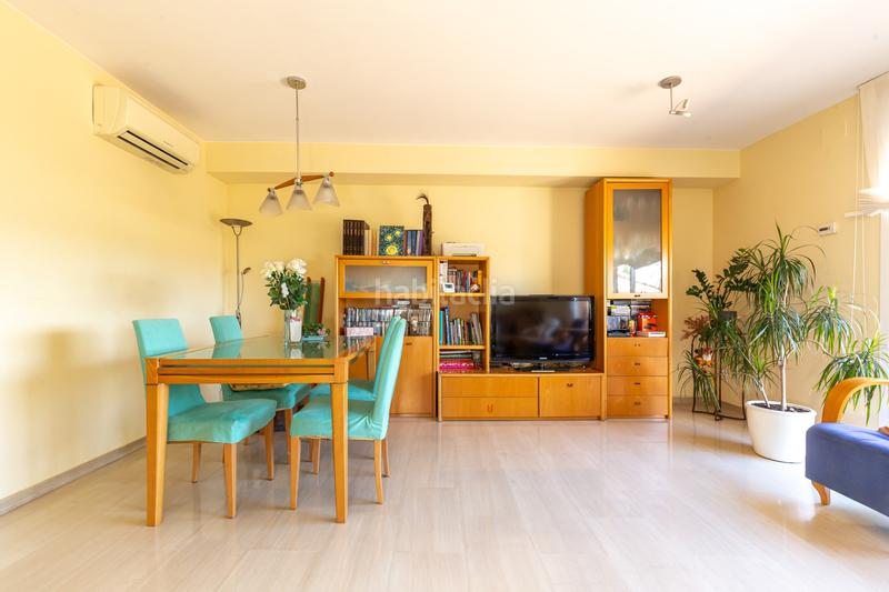 Foto 0f15f79a-1a4c-4ad1-b282-cfa43573d6d0. Casa adossada amb calefacció aparcament a Mas Lluí Sant Feliu de Llobregat