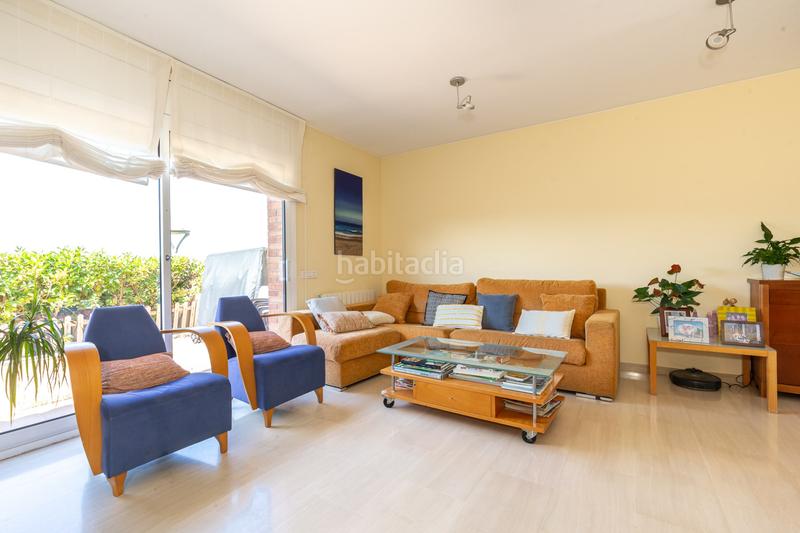 Foto 20adbcd0-80c3-48a0-b9e9-2aa2cc727416. Casa adossada amb calefacció aparcament a Mas Lluí Sant Feliu de Llobregat