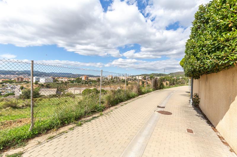 Foto b7a0df3d-9674-435d-83e8-b080d9cae70b. Casa adossada amb calefacció aparcament a Mas Lluí Sant Feliu de Llobregat