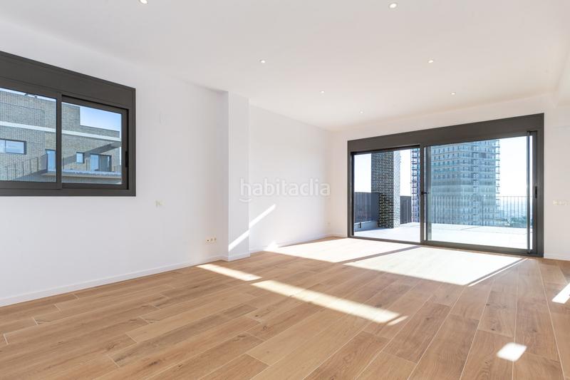 Foto 1975ab26-6894-479c-9dce-93f2d5227044. Rent penthouse with heating parking pool in Finestrelles Esplugues de Llobregat