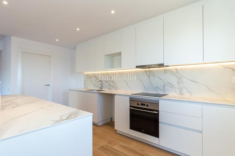 Foto 128b6b3a-6725-4fdb-bbfd-bad2a7495e1c. Rent penthouse with heating parking pool in Finestrelles Esplugues de Llobregat