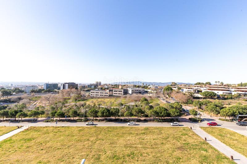 Foto 6a285ba8-9352-413c-a77c-8e7feec2f896. Rent penthouse with heating parking pool in Finestrelles Esplugues de Llobregat