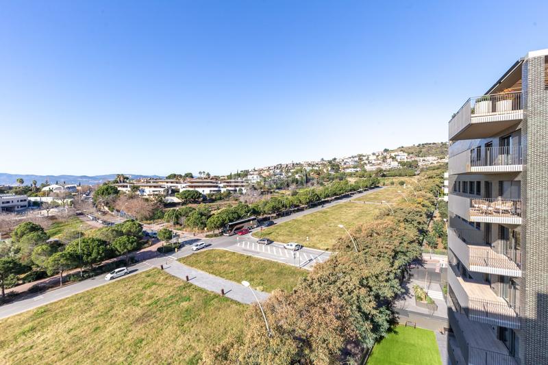 Foto 6e68839e-aa46-4ec9-8f53-5bb14d7ec983. Rent penthouse with heating parking pool in Finestrelles Esplugues de Llobregat