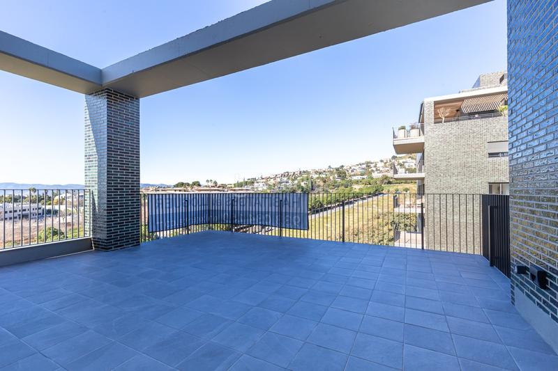 Foto c527def1-3276-45fc-a95b-ef7ea2fc5498. Rent penthouse with heating parking pool in Finestrelles Esplugues de Llobregat