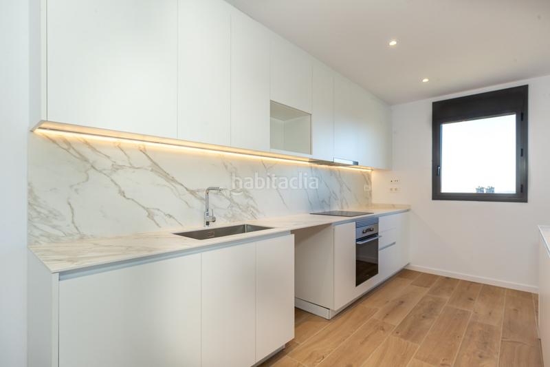 Foto ee3edee8-a927-4c3f-bd3c-e8839b3c3e72. Rent penthouse with heating parking pool in Finestrelles Esplugues de Llobregat