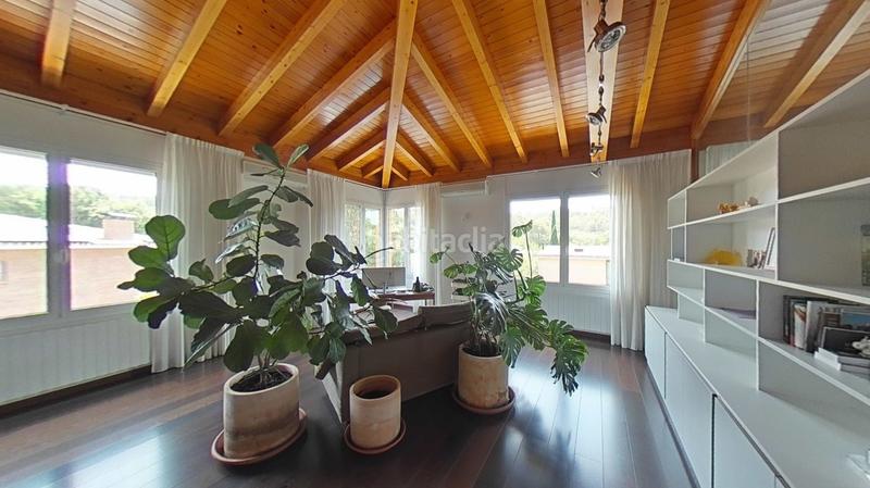 Foto 906742fb-a7fc-4216-bcc1-7524091b2ba0. Casa aparellada amb calefacció aparcament piscina a Sant Cugat del Vallès