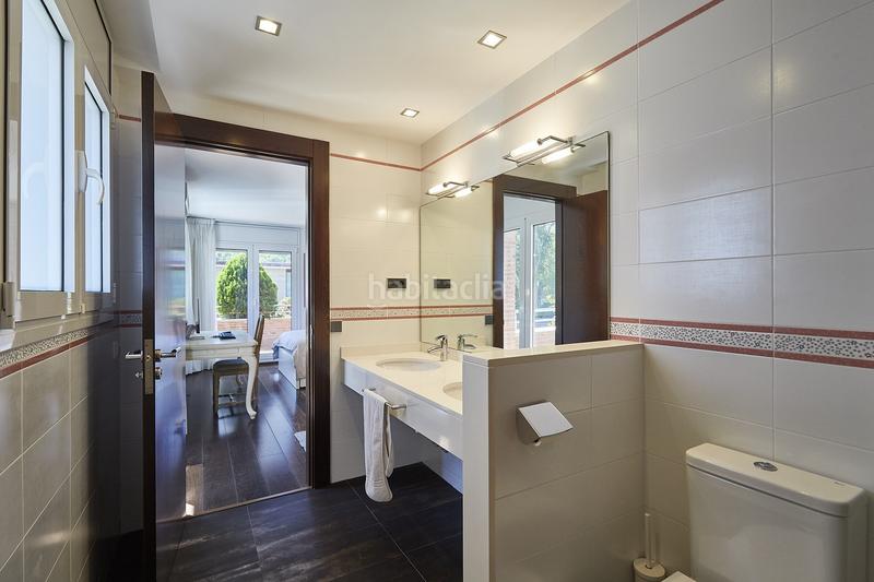 Foto b771b937-d55b-4690-a50c-ceaa1cdd59b4. Casa bifamiliare con riscaldamento parcheggio piscina in Sant Cugat del Vallès