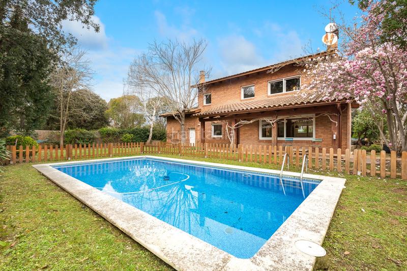 Foto 4df3c08d-2d93-421c-a135-3209ef6638a3. Casa amb calefacció aparcament piscina a Valldoreix Sant Cugat del Vallès