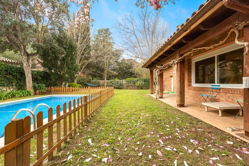 Foto 9778792b-733a-4b8b-a3e0-17d8a6ad57db. Casa amb calefacció aparcament piscina a Valldoreix Sant Cugat del Vallès
