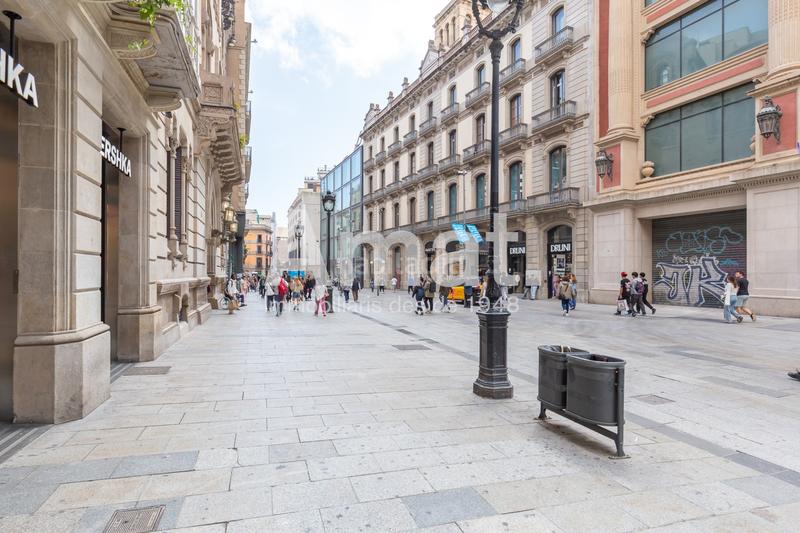Foto 7537789e-d6e2-4ff6-a360-5328a9d7d3a1. Miete büro in Gòtic Barcelona