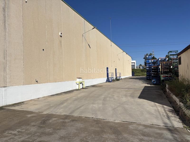 Foto 5d19f786-fe31-428c-844d-11ce7a9b2971. Lloguer nau industrial a Castellbisbal