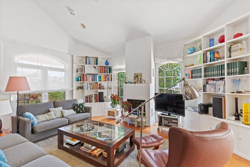 Foto 4cfdd0dc-6caf-4a1b-a3c8-8b194b6673a2. Casa amb calefacció aparcament piscina a Valldoreix Sant Cugat del Vallès