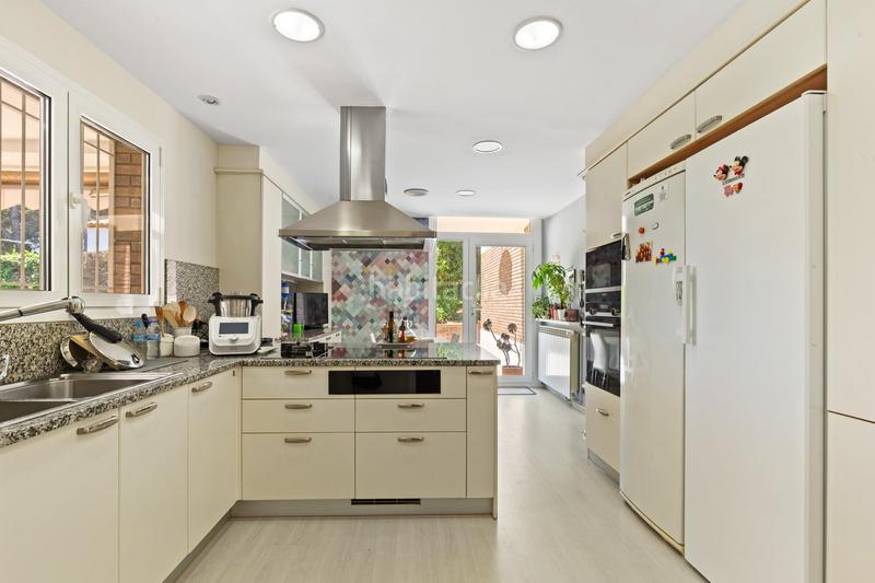 Foto a0995d07-6765-4ae0-9287-043d466e3005. Casa amb calefacció aparcament piscina a Valldoreix Sant Cugat del Vallès