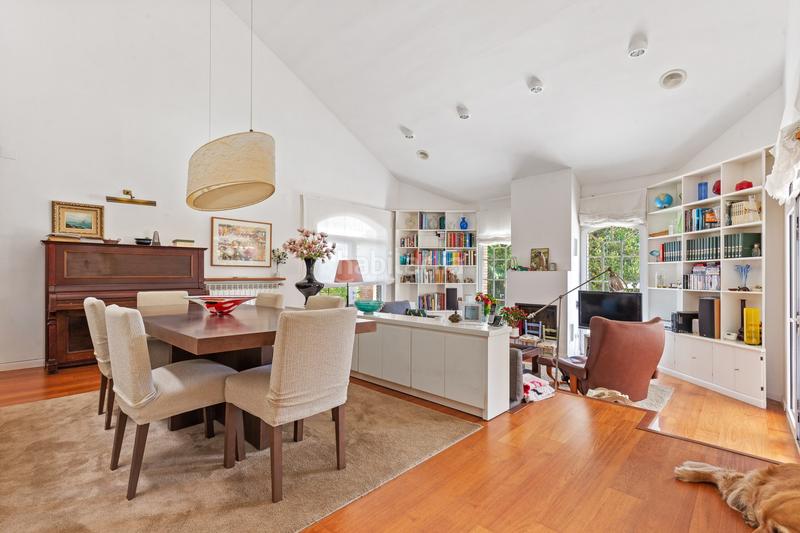 Foto f1f8980c-f640-4c04-b70f-77e35eed3a05. Casa amb calefacció aparcament piscina a Valldoreix Sant Cugat del Vallès