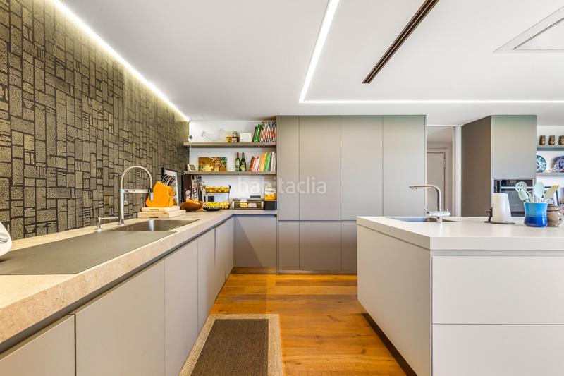 Foto fbf9284a-0e86-4226-bade-b1b168112807. Appartamento con riscaldamento parcheggio piscina in Barcelona