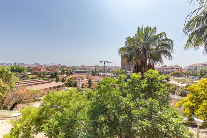 Foto cda300e6-35cb-4ffc-b9cb-34acad85733c. Flat with heating parking in Can Clota Esplugues de Llobregat