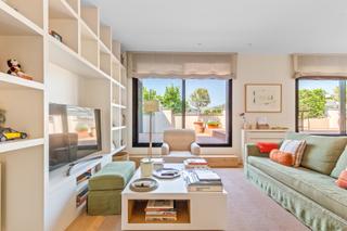 Dachwohnung  De les escoles pies