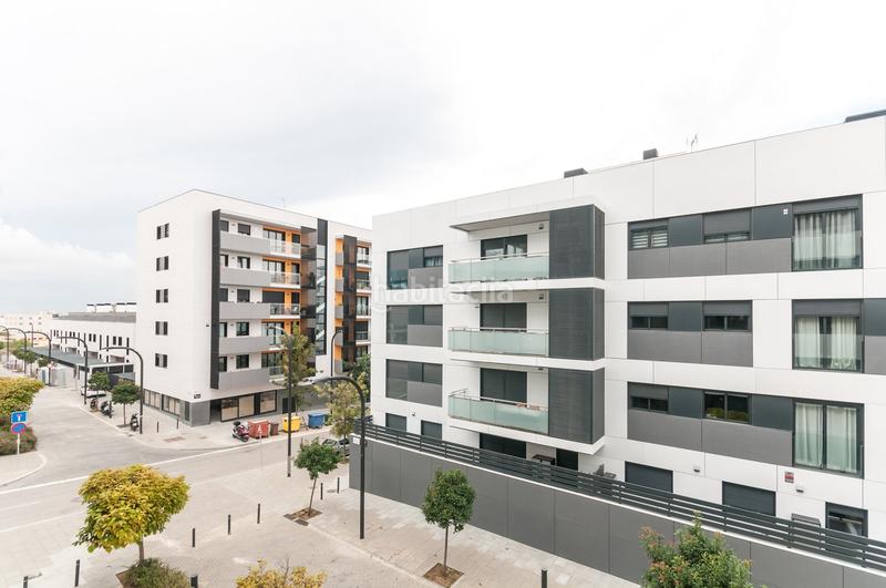 Foto f1000a9e-6ec0-4047-b653-657954ee1295. Rent ground floor with heating parking pool in Mas Lluí - Els Miralls Sant Just Desvern