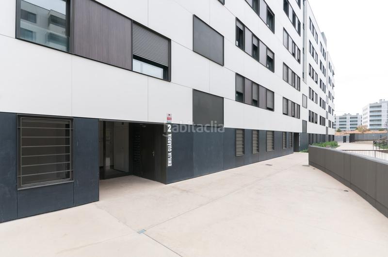 Foto 57a5fd7c-3a84-43ee-8f9b-7db803021e4a. Location rez-de-chaussée avec chauffage parking piscine dans Sant Just Desvern