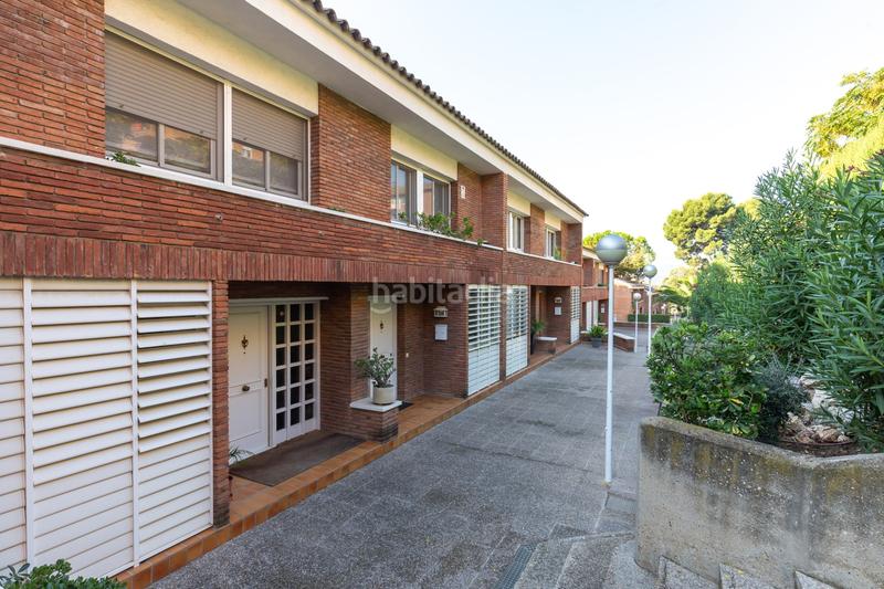 Foto 0c00a52c-6fbd-4c24-8db1-8435fd11a49a. Semi detached house with heating parking in Roses-Castellbell Sant Feliu de Llobregat