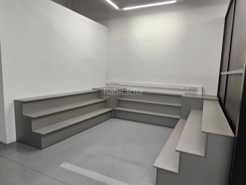 Foto b301e5f1-f493-4bb0-b462-95fb21e8643b. Location bâtiment à usage industriel dans Port Badalona