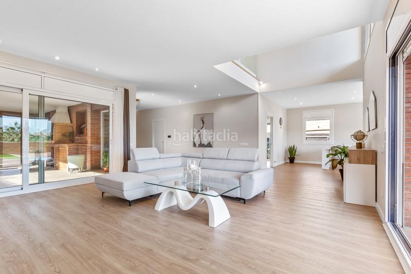 Foto 3ab1fe2f-45c4-443f-9829-fdedb5e0d3bc. Casa amb calefacció aparcament piscina a Valldoreix Sant Cugat del Vallès