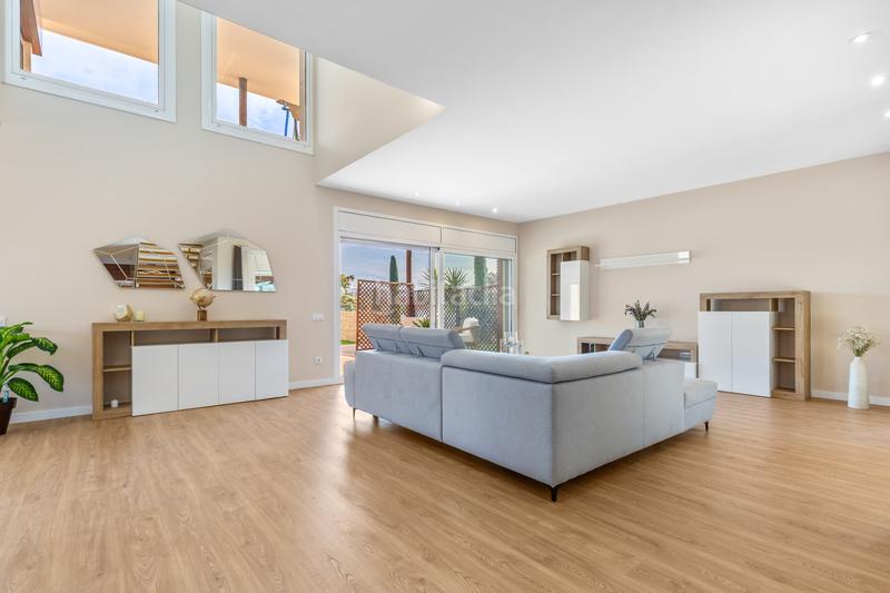 Foto a643e88c-4d90-4e07-a255-b398ab648306. Casa amb calefacció aparcament piscina a Valldoreix Sant Cugat del Vallès